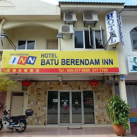 Batu Berendam Inn Kampong Sungai Putat Ngoại thất bức ảnh
