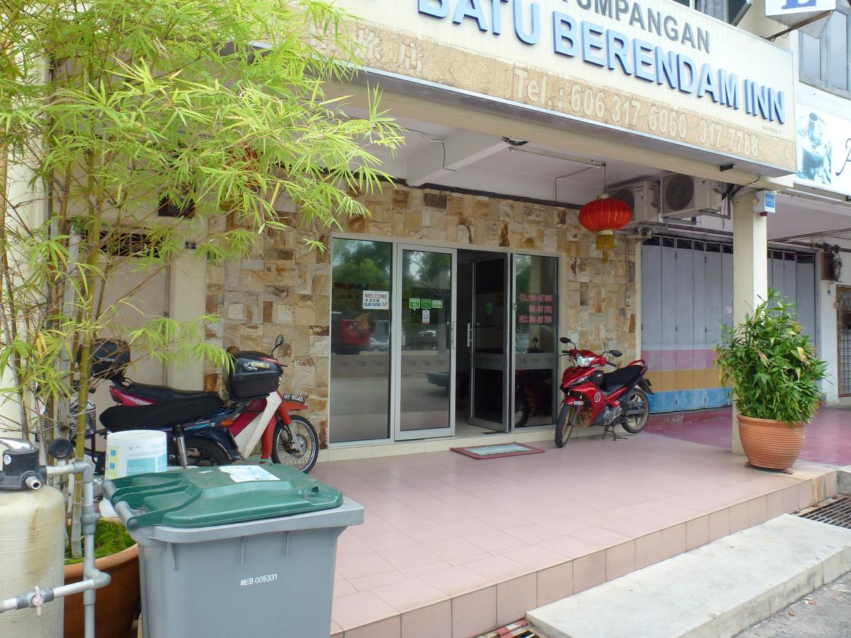 Batu Berendam Inn Kampong Sungai Putat Ngoại thất bức ảnh
