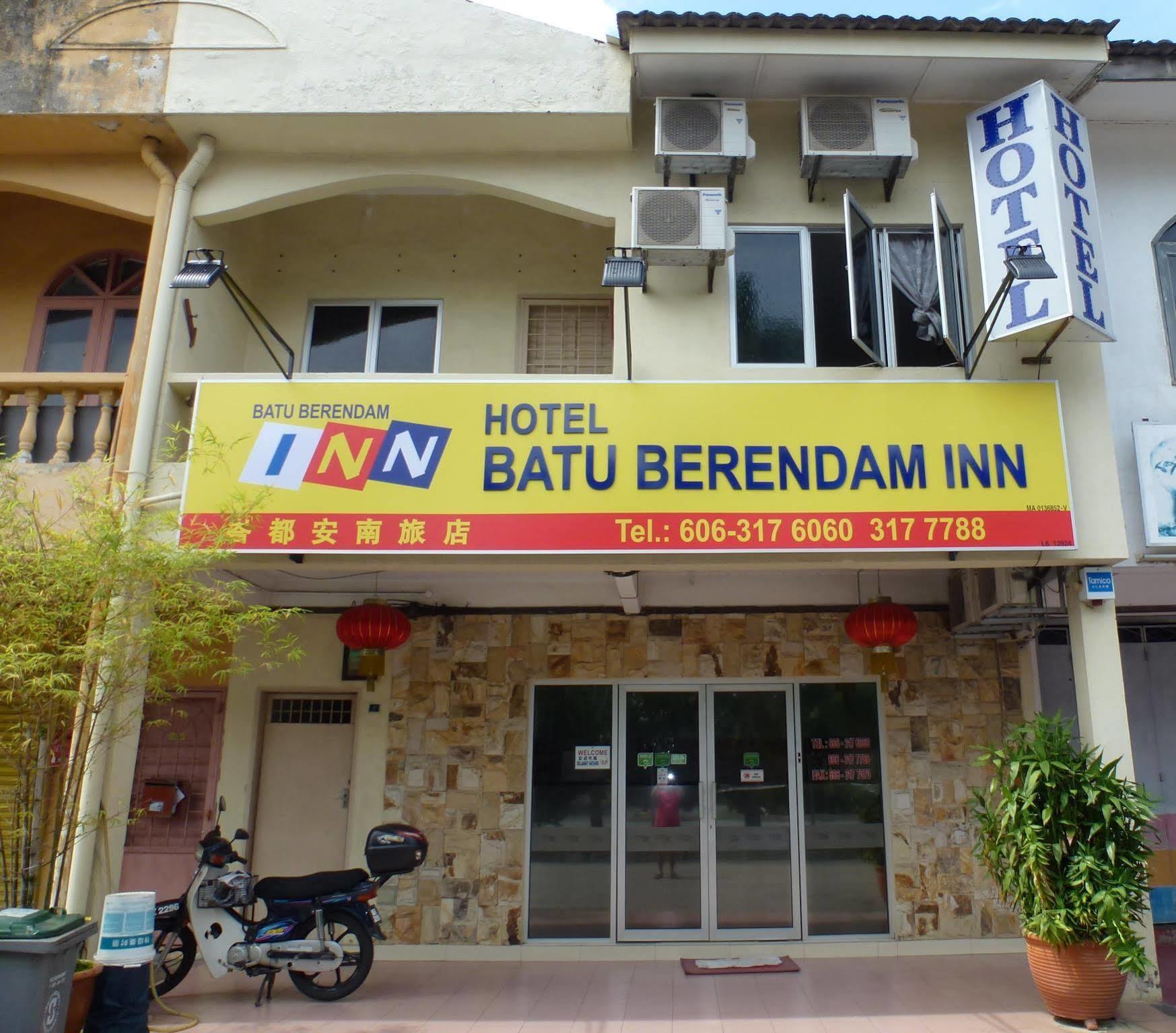 Batu Berendam Inn Kampong Sungai Putat Ngoại thất bức ảnh