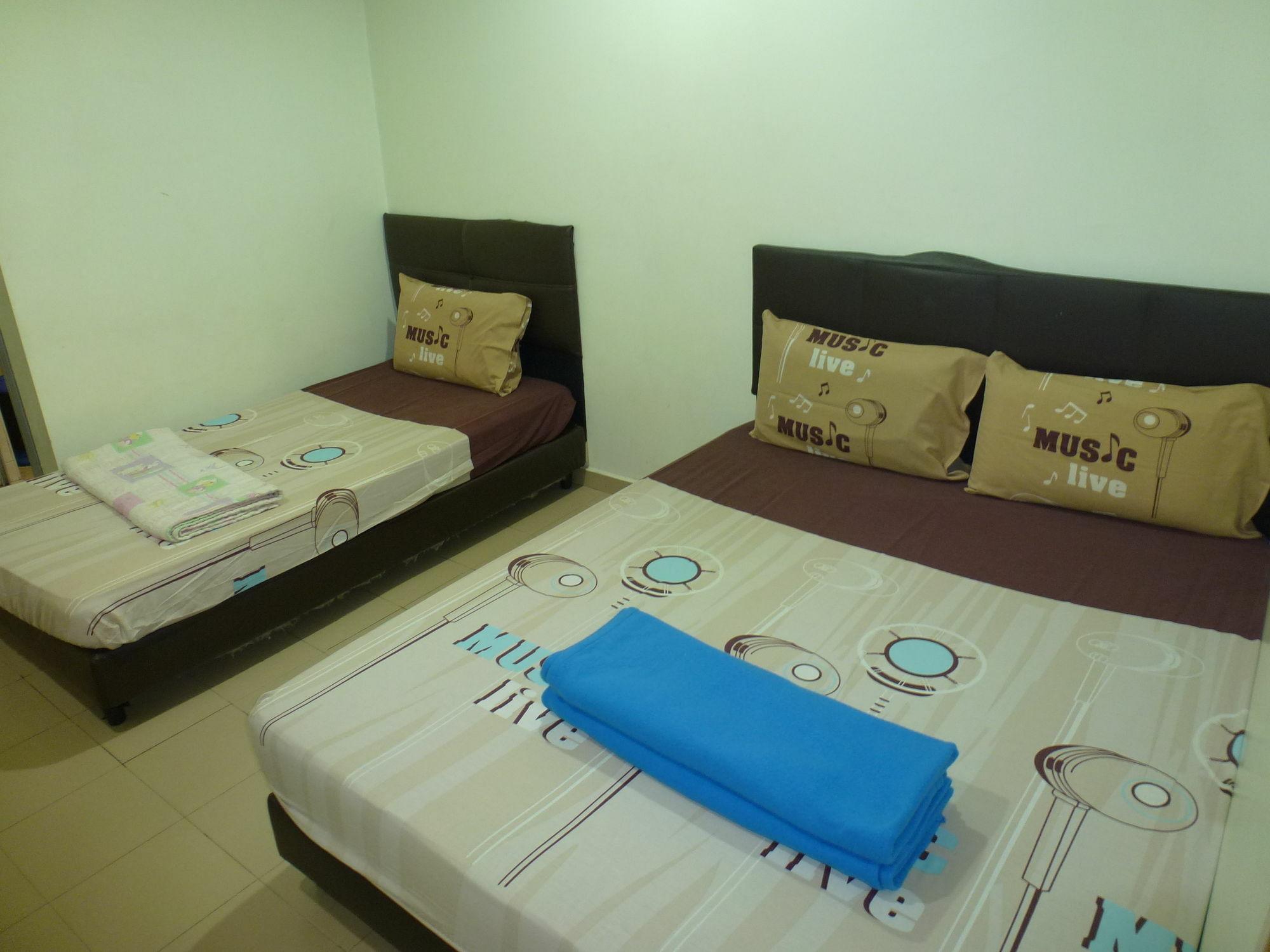 Batu Berendam Inn Kampong Sungai Putat Ngoại thất bức ảnh