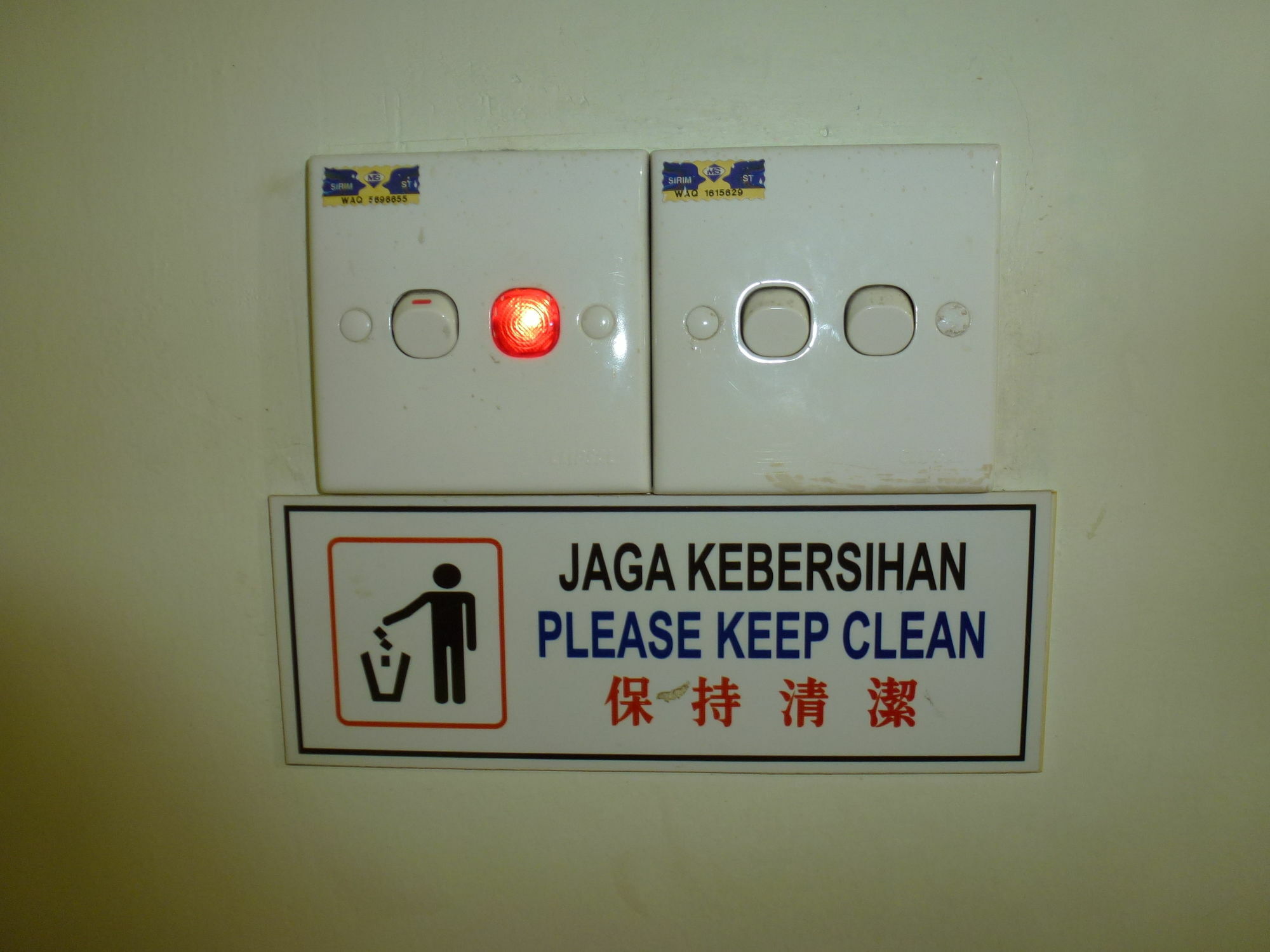 Batu Berendam Inn Kampong Sungai Putat Ngoại thất bức ảnh