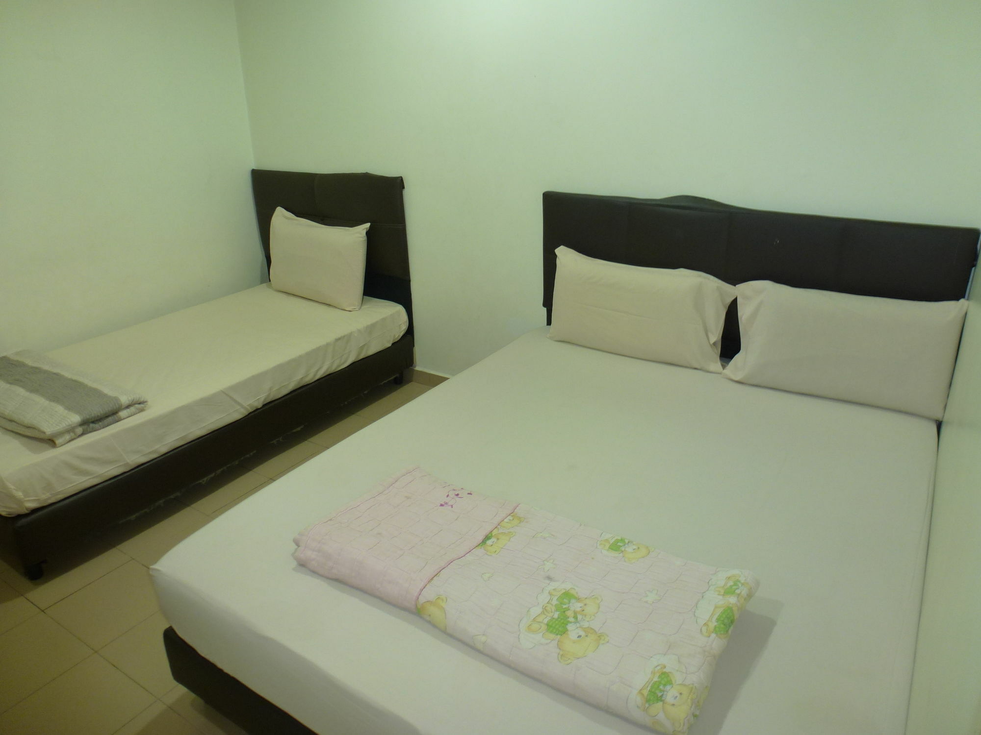 Batu Berendam Inn Kampong Sungai Putat Ngoại thất bức ảnh