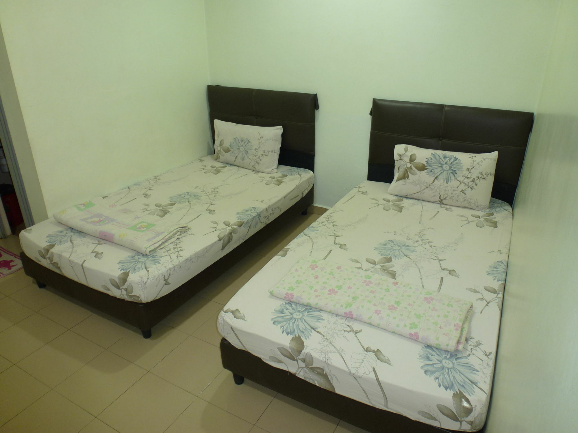 Batu Berendam Inn Kampong Sungai Putat Ngoại thất bức ảnh