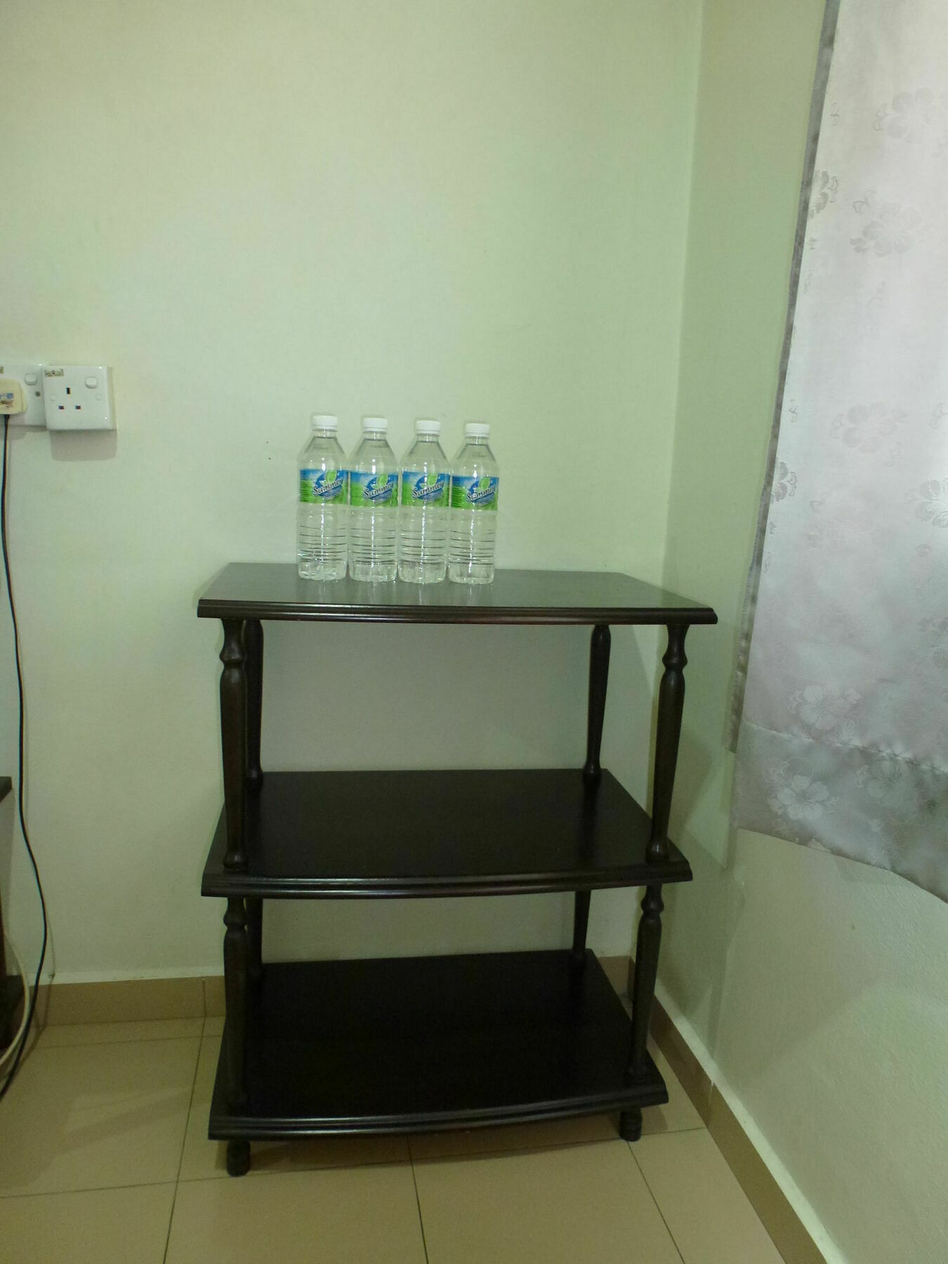 Batu Berendam Inn Kampong Sungai Putat Ngoại thất bức ảnh